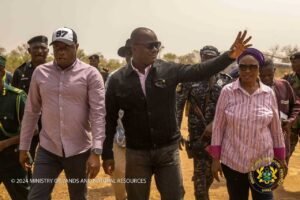 partner-gov’t-to-exploit-huge-deposits-of-gold-in-dollar-power-–-lands-minister-to-investors