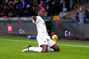 kobbie-mainoo-steals-show-in-manchester-united’s-dramatic-win