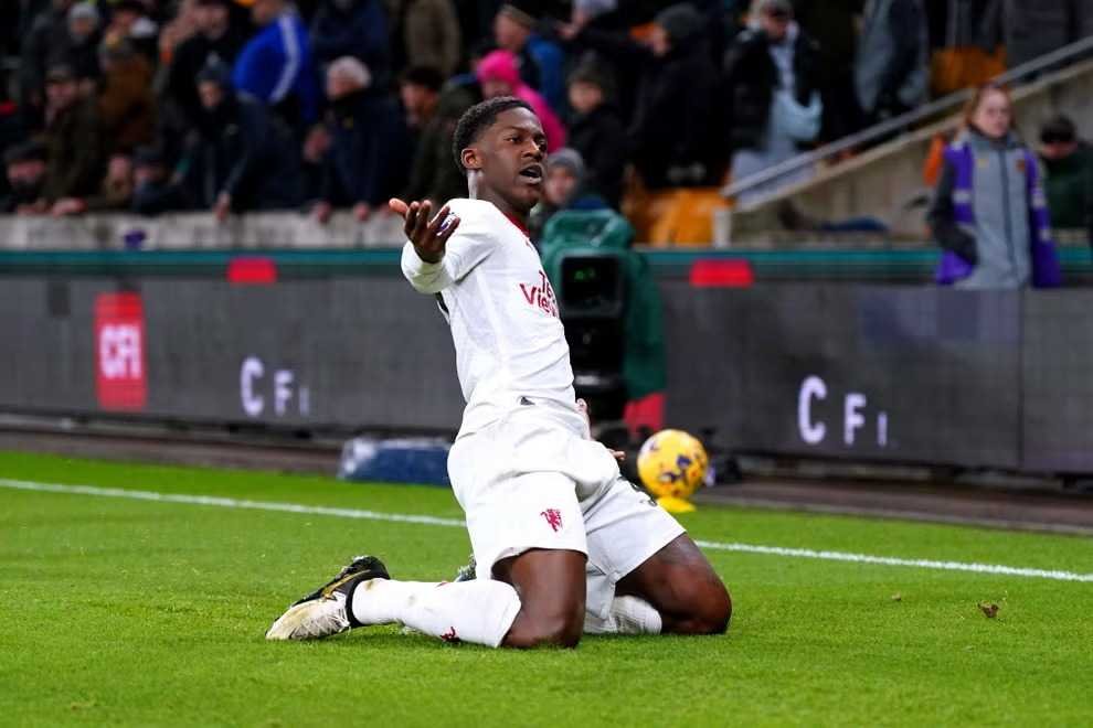 kobbie-mainoo-steals-show-in-manchester-united’s-dramatic-win