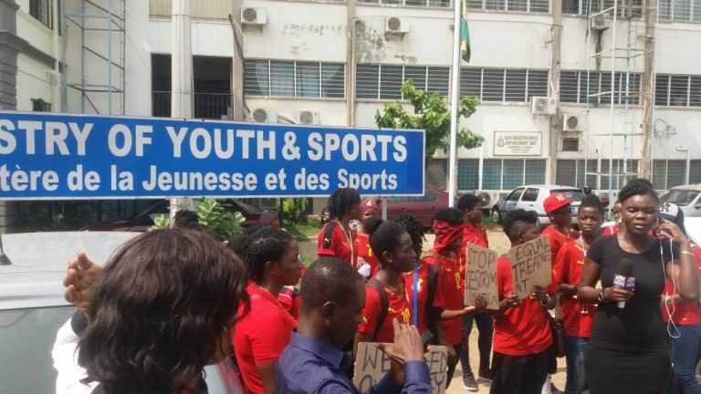 flashback:-how-asamoah-gyan-gifted-black-queens-$40,000-following-unpaid-bonuses-in-2015