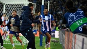 galeno-scores-late-winner-as-porto-stun-arsenal