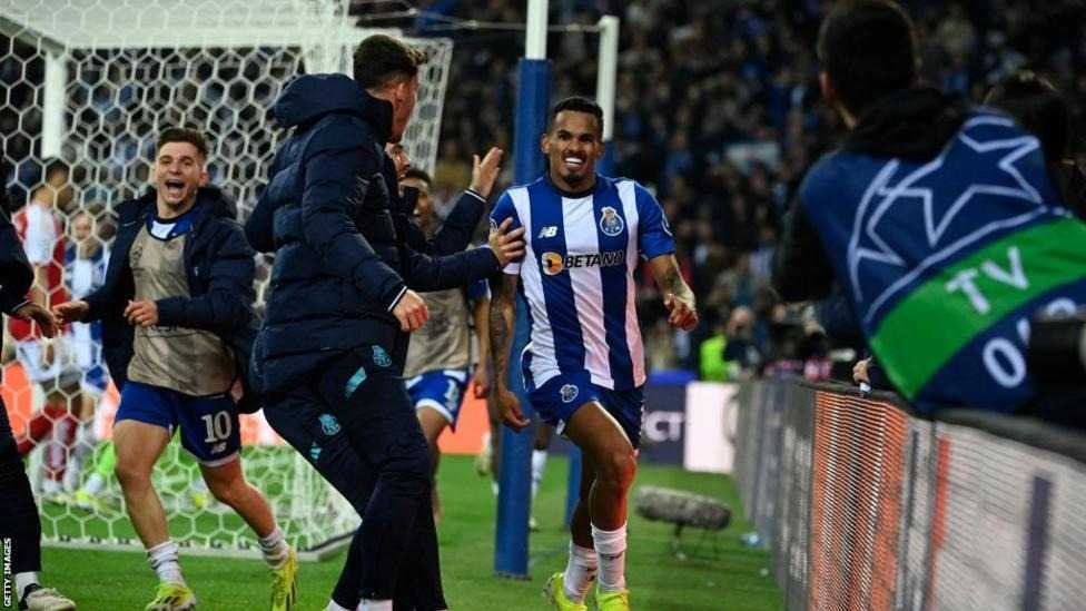 galeno-scores-late-winner-as-porto-stun-arsenal