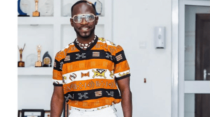politicians-are-rather-living-extravagant-lifestyles-not-celebrities-–-okyeame-kwame