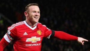 wayne-rooney-eyes-manchester-united-job