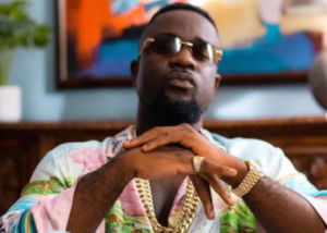 sarkodie-reacts-to-‘dumsor’-at-babies-ward-of-tema-general-hospital