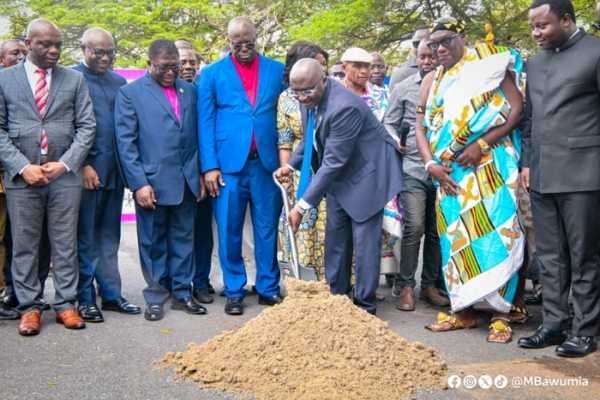 bawumia-cuts-sod-for-construction-of-200-bed-hostel-for-trinity-theological-seminary