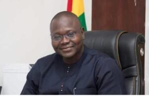 roads-minister-asenso-boakye-donates-ghc10,000-to-the-buzstopboys-initiative