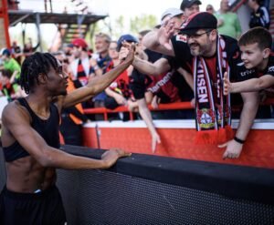 jeremie-frimpong:-defender-pivotal-to-leverkusen’s-bundesliga-title-charge