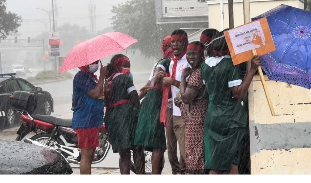 newly-graduated-nurses-and-midwives-defy-heavy-downpour-to-demand-employment-and-allowances