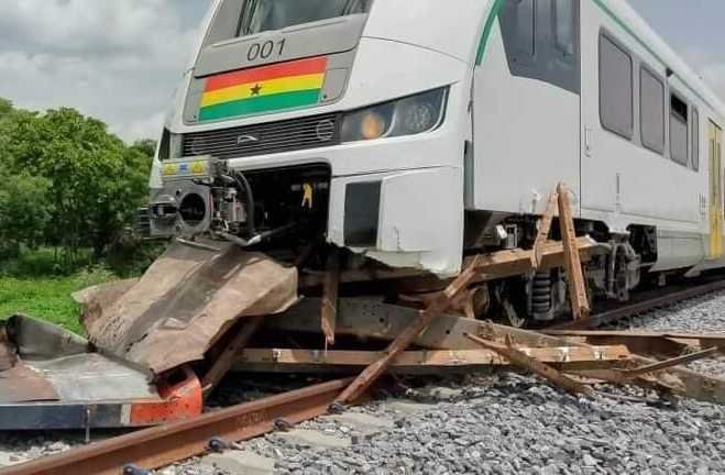 assessment-conducted-on-damaged-tema-mpakadan-railway-train;-md-provides-reassurance
