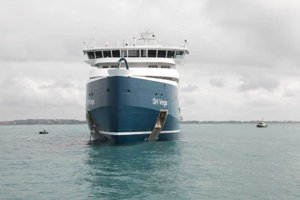 elmina-fishing-harbour-welcomes-first-cruise-ship-sh-vega