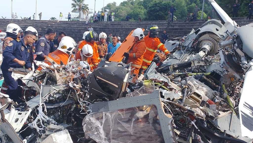 navy-helicopters-mid-air-collision-leaves-10-dead-in-malaysia
