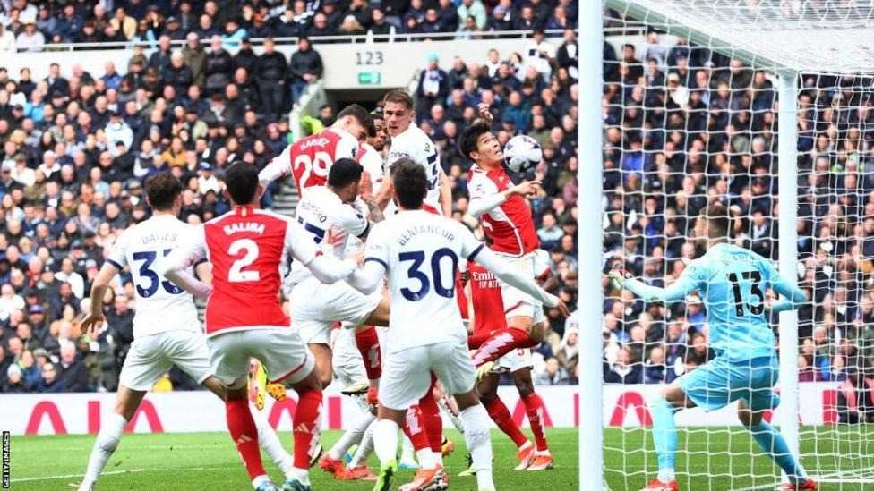 arsenal-survive-spurs-rally-to-go-four-points-clear