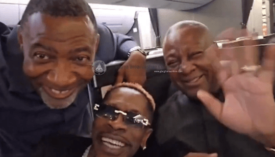video:-shatta-wale-in-a-joyful-mood-with-john-mahama,-dr.-lawrence-tetteh-after-apology