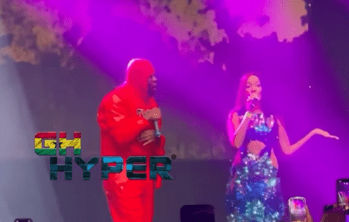 video:-medikal-performs-with-ex-girlfriend,-sister-derby-at-his-o2-arena-concert