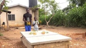 some-siblings-in-krobo-odumase-lay-flowers-on-grave-of-deceased-mum-to-mark-mothers’-day