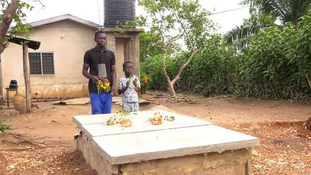 some-siblings-in-krobo-odumase-lay-flowers-on-grave-of-deceased-mum-to-mark-mothers’-day