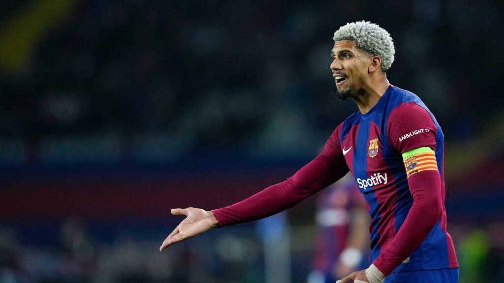 barcelona-open-to-selling-defender-ronald-araujo