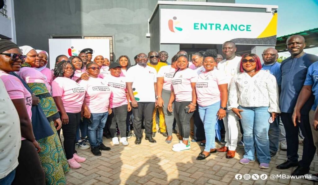 bawumia-commissions-multi-purpose-‘kayayei’-hostel-and-training-programme