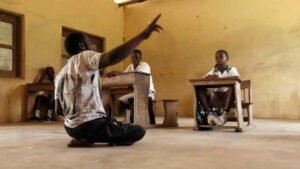 disabled-father-of-5-defies-disability-by-offering-to-teach-in-community-school