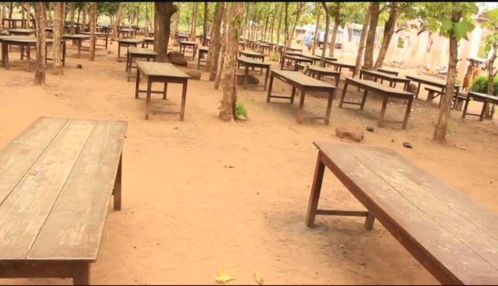 lassia-tuolu-students-turn-tree-shade-as-makeshift-dining-space-following-fire-outbreak