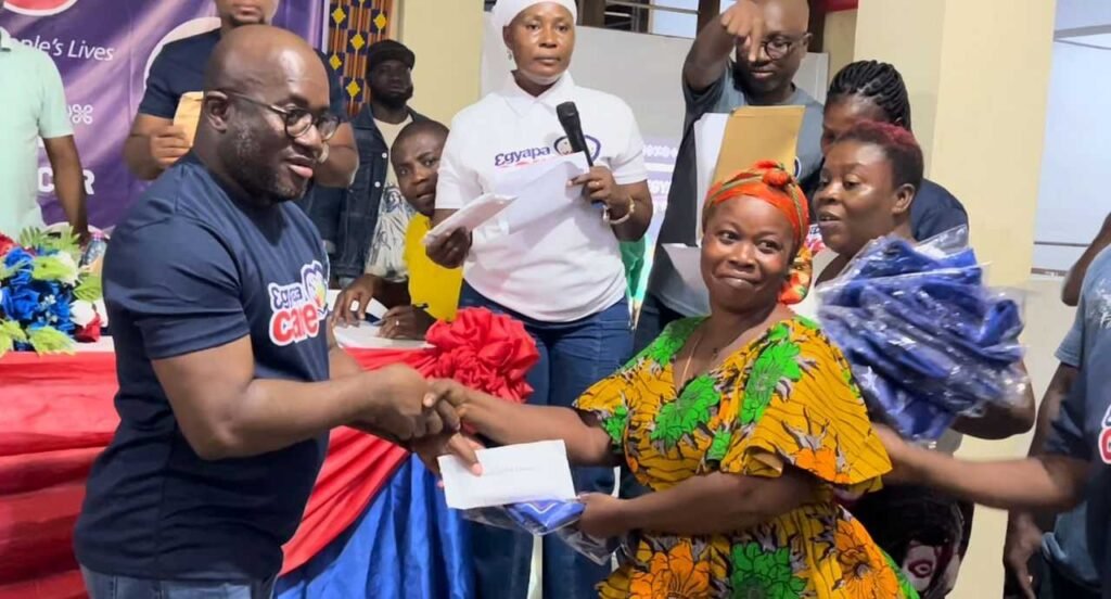 sekondi-mp-gifts-ghc1,000-each-to-420-traders-to-recapitalise-businesses