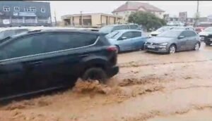 photos:-heavy-traffic-on-scc-stretch-of-malam-kasoa-highway-due-to-flooding