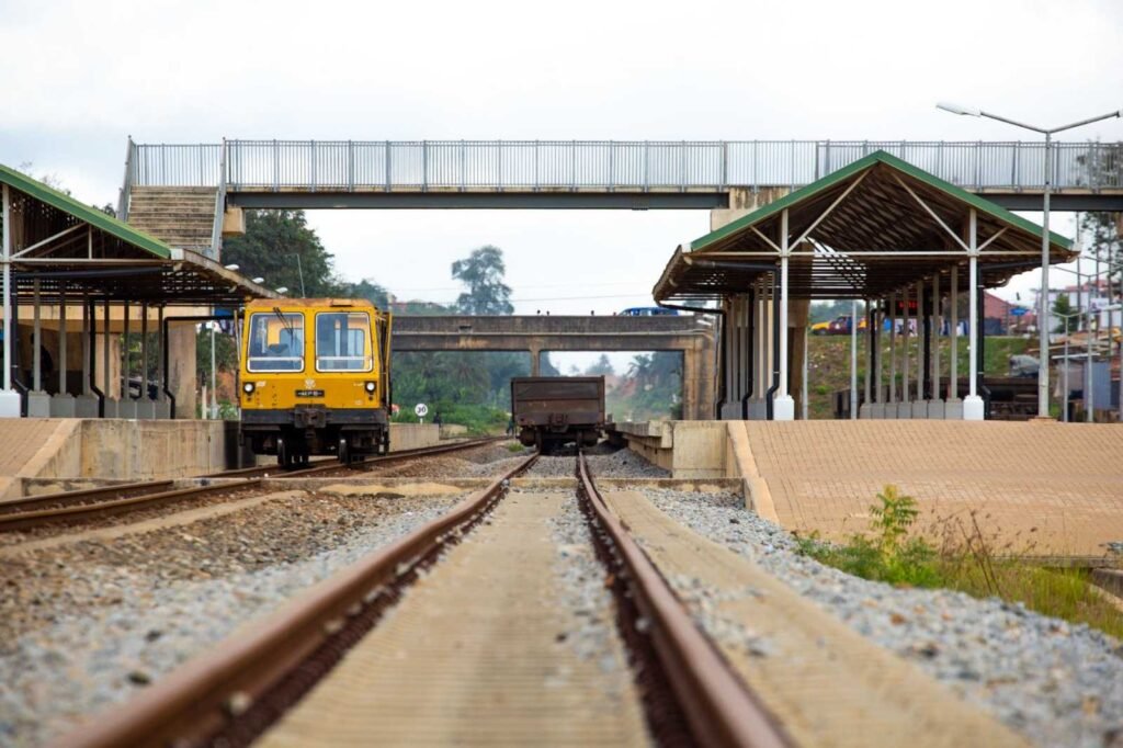 building-for-the-future-:-developing-infrastructure-for-the-integrated-aluminum-industry