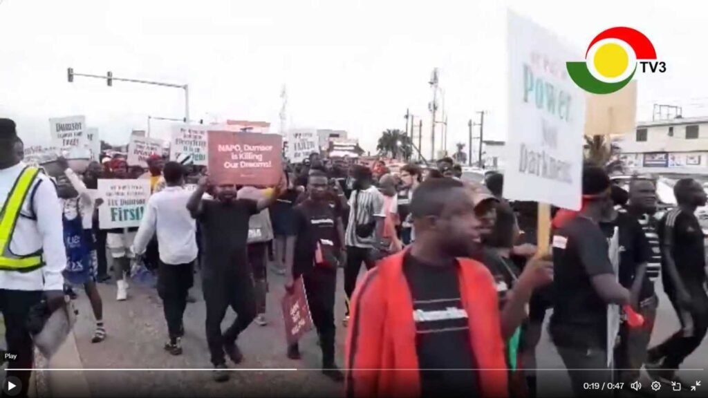 videos:-#dumsormuststop-protesters-hit-the-streets-of-accra