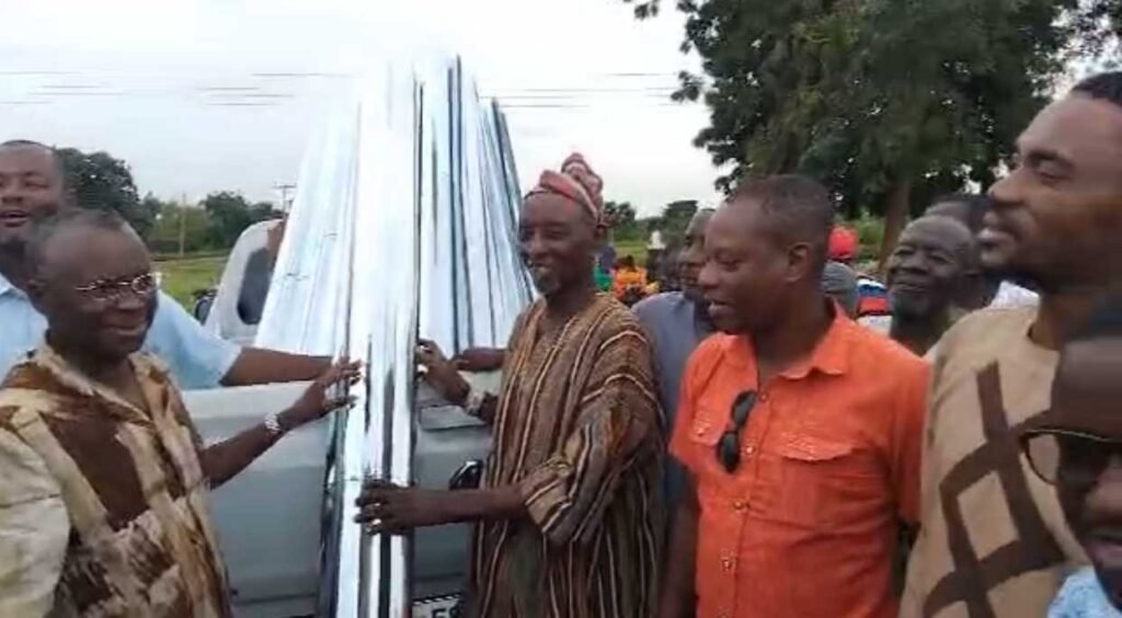 rainstorm-victims-at-kalande-receive-support-from-mp