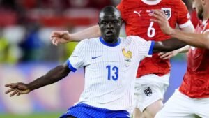 kante-impresses-man-united-legends-with-superb-display