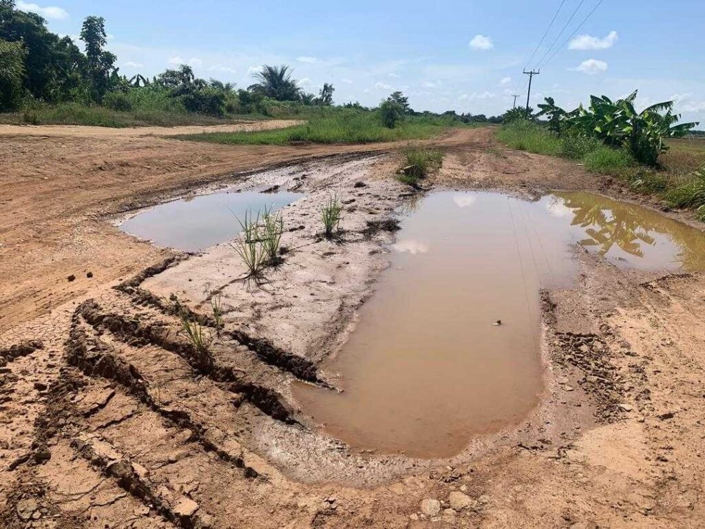 akuse-residents-threaten-to-boycott-dec-7-election-over-poor-road-conditions