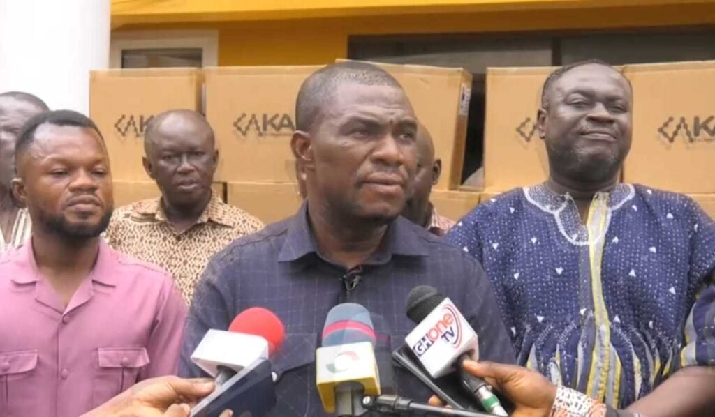 ges-presents-laptops-to-17,000-teachers-under-1-teacher-1-laptop-programme