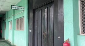 clogsag-strike:-sekondi-takoradi-mce-meets-a-locked-office-upon-arrival-at-work