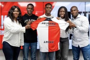 matthew-amoah-jr-signs-first-professional-contract-aged-15