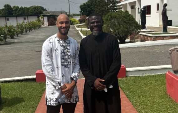 former-ghana-goalkeeper-kwarasey-lays-father-to-rest