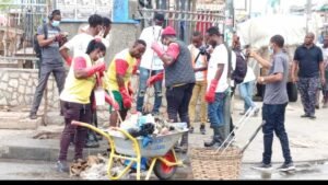 ga-mantse-leads-by-example-in-homowo-clean-up-initiative