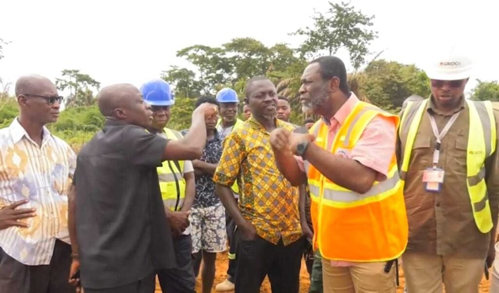 ashanti-regional-nadmo-coordinator-clashes-with-chief-of-nahinso