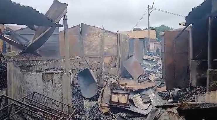 fire-guts-parts-of-kwadaso-main-market,-goods-running-into-to-thousands-of-cedis-destroyed