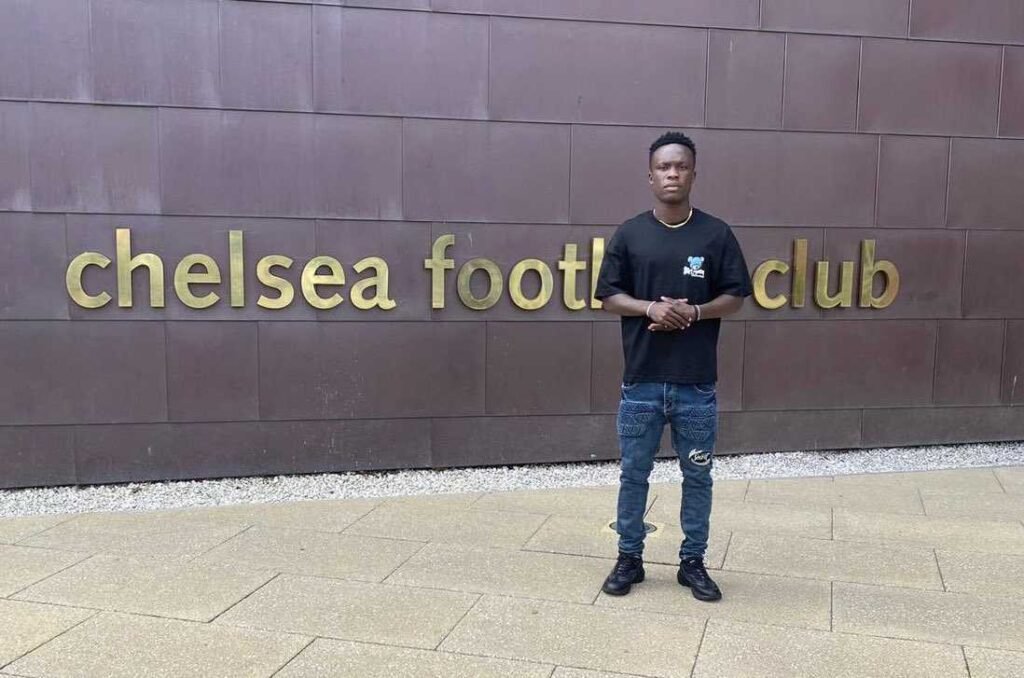 16-year-old-ghanaian-vincent-mobilla-trains-with-chelsea