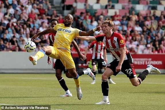 reduced-role-for-jordan-ayew-as-bees-sting-eagles