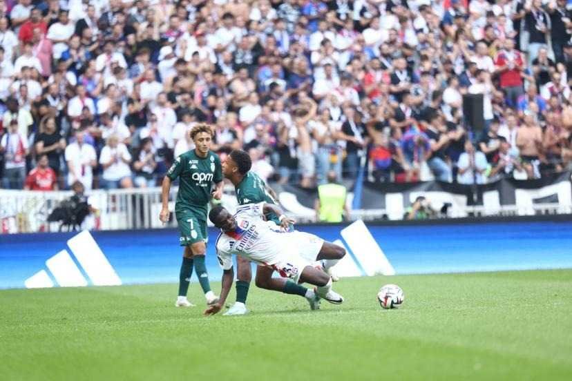 ernest-nuamah-injured-in-lyon-monaco-clash